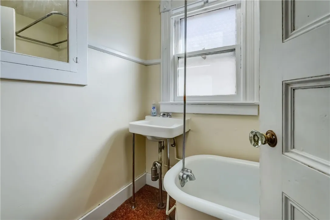 121 Merriman Street, Rochester, New York 14607, Rochester, New York 14607, 5 Bedrooms Bedrooms, 10 Rooms Rooms,2 BathroomsBathrooms,Residential,For Sale,121 Merriman Street, Rochester, New York 14607,R1621065