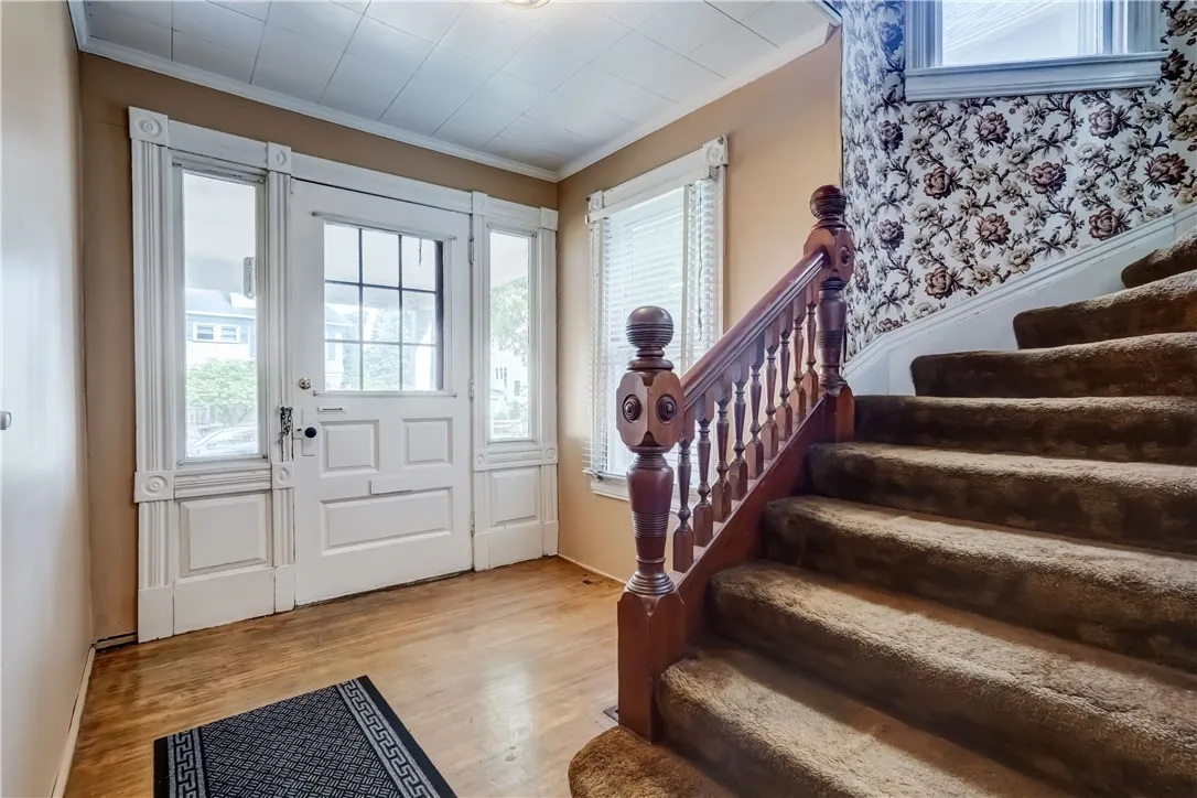 121 Merriman Street, Rochester, New York 14607, Rochester, New York 14607, 5 Bedrooms Bedrooms, 10 Rooms Rooms,2 BathroomsBathrooms,Residential,For Sale,121 Merriman Street, Rochester, New York 14607,R1621065