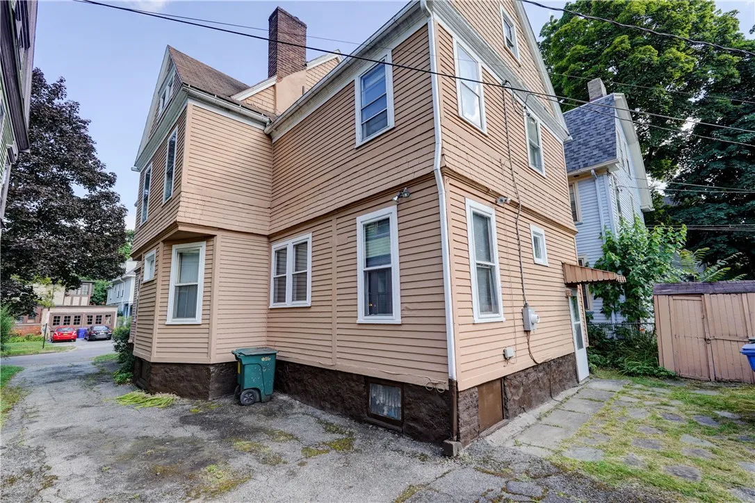 121 Merriman Street, Rochester, New York 14607, Rochester, New York 14607, 5 Bedrooms Bedrooms, 10 Rooms Rooms,2 BathroomsBathrooms,Residential,For Sale,121 Merriman Street, Rochester, New York 14607,R1621065