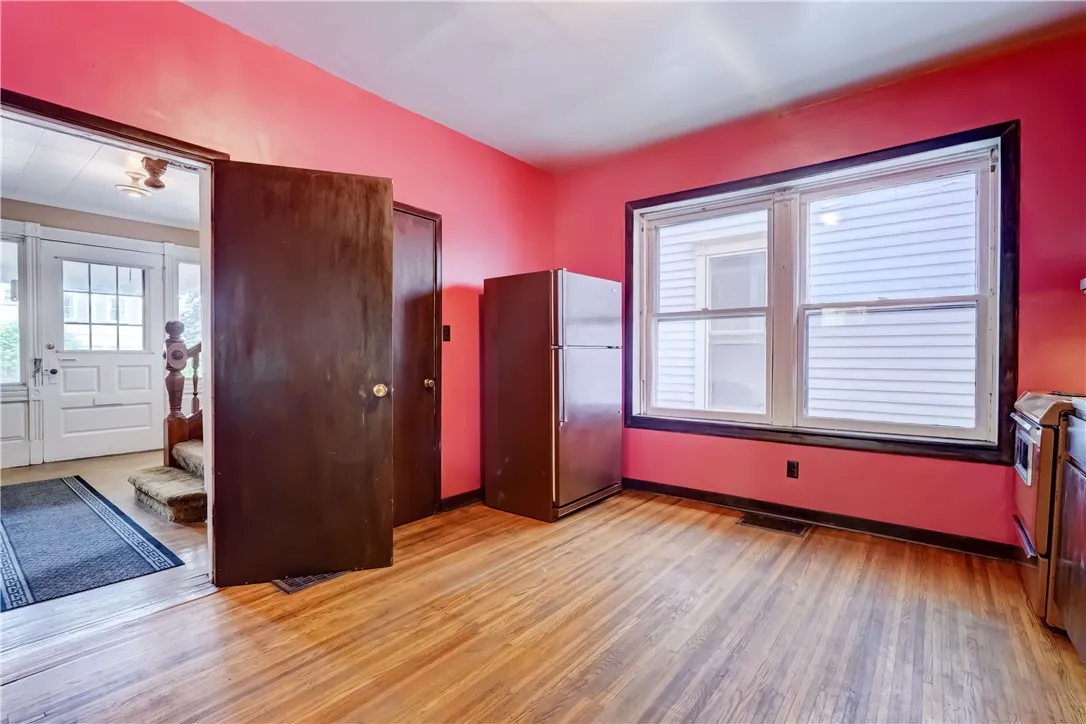 121 Merriman Street, Rochester, New York 14607, Rochester, New York 14607, 5 Bedrooms Bedrooms, 10 Rooms Rooms,2 BathroomsBathrooms,Residential,For Sale,121 Merriman Street, Rochester, New York 14607,R1621065