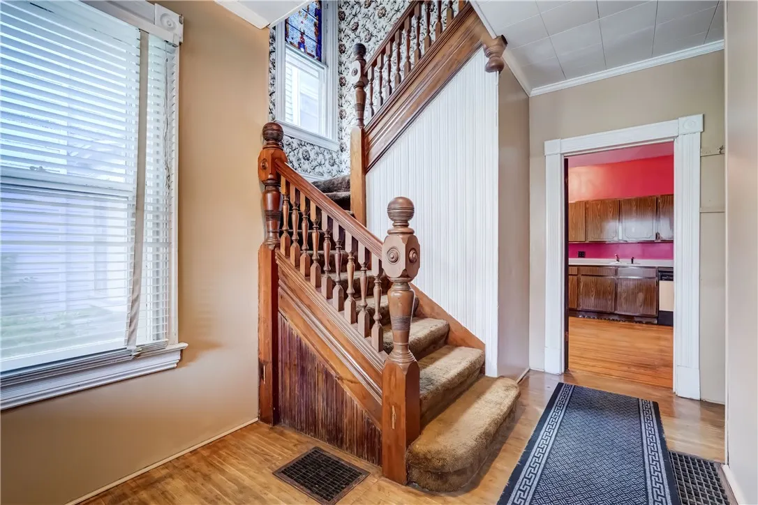 121 Merriman Street, Rochester, New York 14607, Rochester, New York 14607, 5 Bedrooms Bedrooms, 10 Rooms Rooms,2 BathroomsBathrooms,Residential,For Sale,121 Merriman Street, Rochester, New York 14607,R1621065