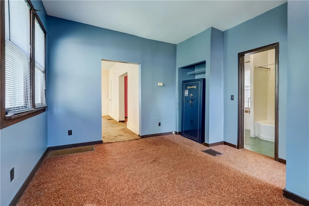 121 Merriman Street, Rochester, New York 14607, Rochester, New York 14607, 5 Bedrooms Bedrooms, 10 Rooms Rooms,2 BathroomsBathrooms,Residential,For Sale,121 Merriman Street, Rochester, New York 14607,R1621065