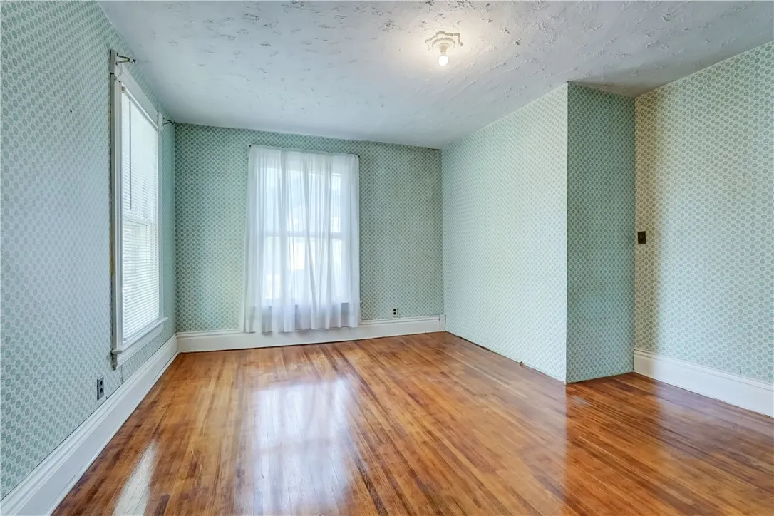 121 Merriman Street, Rochester, New York 14607, Rochester, New York 14607, 5 Bedrooms Bedrooms, 10 Rooms Rooms,2 BathroomsBathrooms,Residential,For Sale,121 Merriman Street, Rochester, New York 14607,R1621065