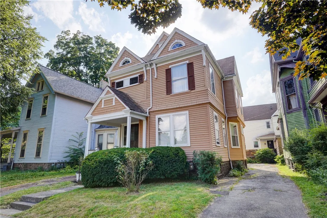 121 Merriman Street, Rochester, New York 14607, Rochester, New York 14607, 5 Bedrooms Bedrooms, 10 Rooms Rooms,2 BathroomsBathrooms,Residential,For Sale,121 Merriman Street, Rochester, New York 14607,R1621065