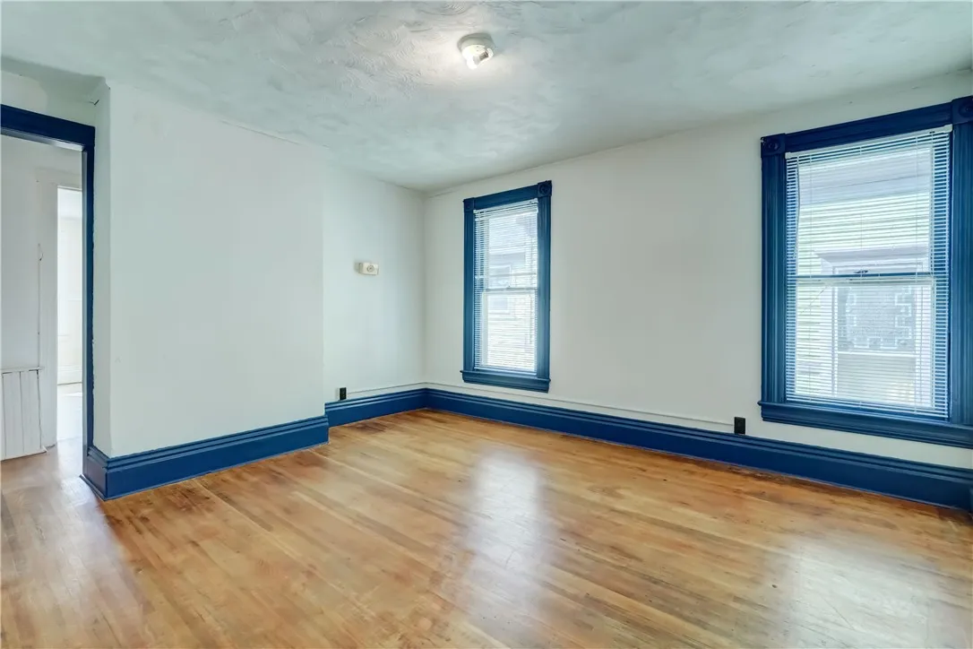 121 Merriman Street, Rochester, New York 14607, Rochester, New York 14607, 5 Bedrooms Bedrooms, 10 Rooms Rooms,2 BathroomsBathrooms,Residential,For Sale,121 Merriman Street, Rochester, New York 14607,R1621065
