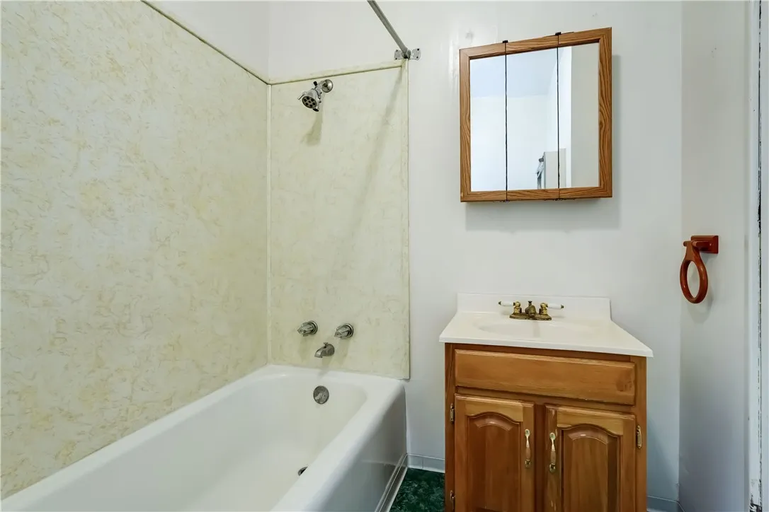 121 Merriman Street, Rochester, New York 14607, Rochester, New York 14607, 5 Bedrooms Bedrooms, 10 Rooms Rooms,2 BathroomsBathrooms,Residential,For Sale,121 Merriman Street, Rochester, New York 14607,R1621065