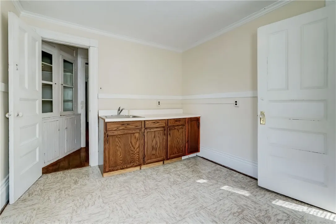 121 Merriman Street, Rochester, New York 14607, Rochester, New York 14607, 5 Bedrooms Bedrooms, 10 Rooms Rooms,2 BathroomsBathrooms,Residential,For Sale,121 Merriman Street, Rochester, New York 14607,R1621065