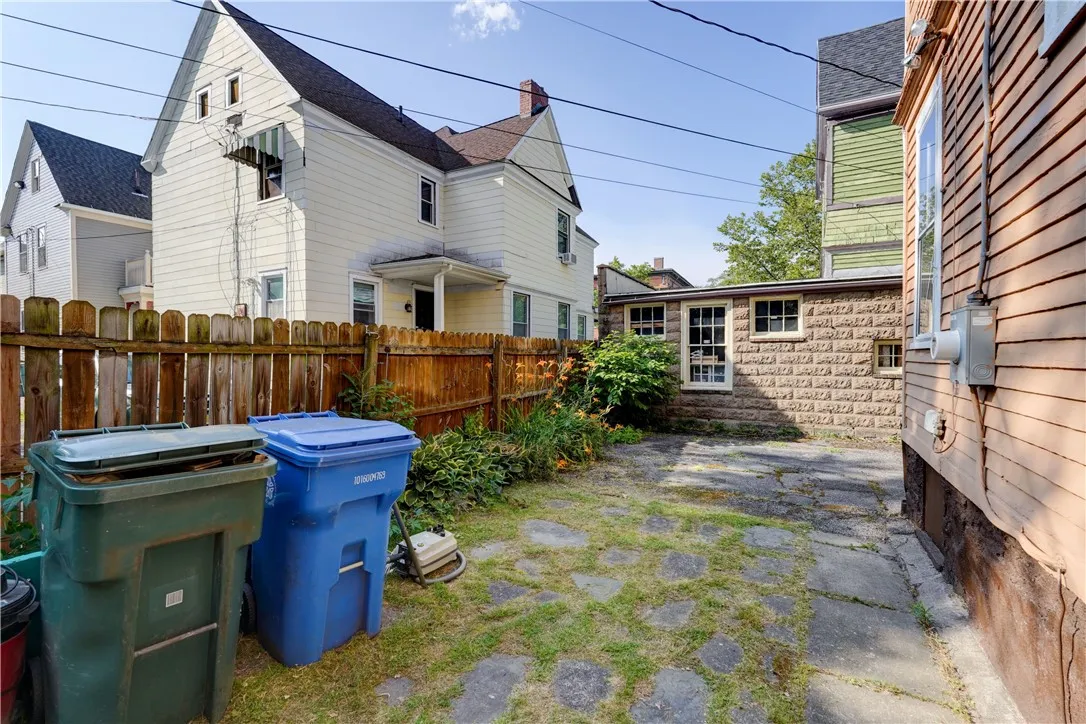 121 Merriman Street, Rochester, New York 14607, Rochester, New York 14607, 5 Bedrooms Bedrooms, 10 Rooms Rooms,2 BathroomsBathrooms,Residential,For Sale,121 Merriman Street, Rochester, New York 14607,R1621065