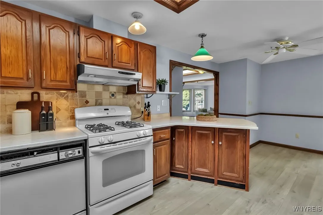 198 Hickory Hill Road, Amherst, New York 14221, Amherst, New York 14221, 2 Bedrooms Bedrooms, 7 Rooms Rooms,2 BathroomsBathrooms,Residential,For Sale,198 Hickory Hill Road, Amherst, New York 14221,B1620339