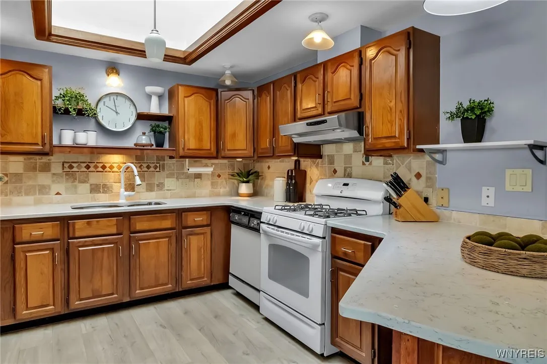198 Hickory Hill Road, Amherst, New York 14221, Amherst, New York 14221, 2 Bedrooms Bedrooms, 7 Rooms Rooms,2 BathroomsBathrooms,Residential,For Sale,198 Hickory Hill Road, Amherst, New York 14221,B1620339