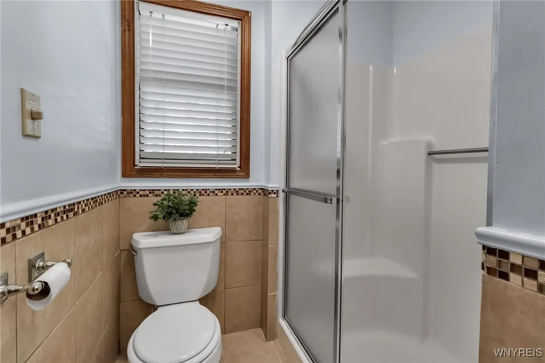 198 Hickory Hill Road, Amherst, New York 14221, Amherst, New York 14221, 2 Bedrooms Bedrooms, 7 Rooms Rooms,2 BathroomsBathrooms,Residential,For Sale,198 Hickory Hill Road, Amherst, New York 14221,B1620339