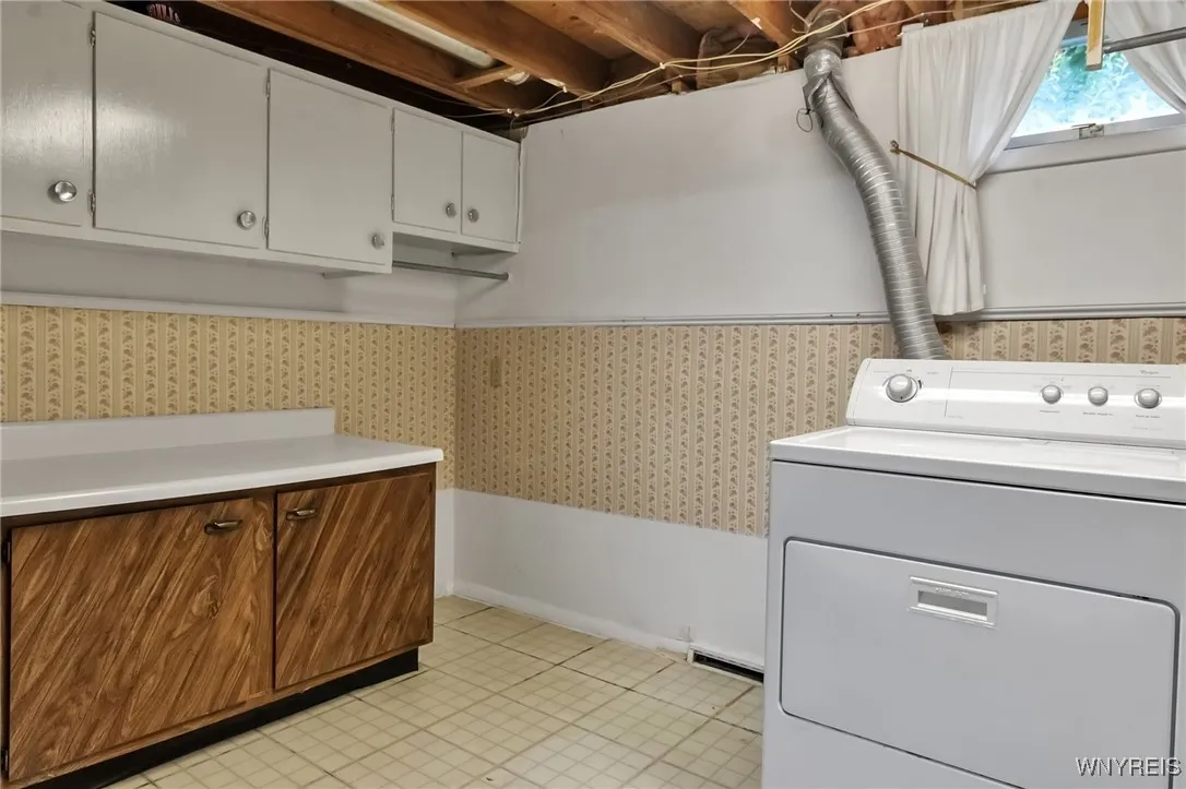 198 Hickory Hill Road, Amherst, New York 14221, Amherst, New York 14221, 2 Bedrooms Bedrooms, 7 Rooms Rooms,2 BathroomsBathrooms,Residential,For Sale,198 Hickory Hill Road, Amherst, New York 14221,B1620339