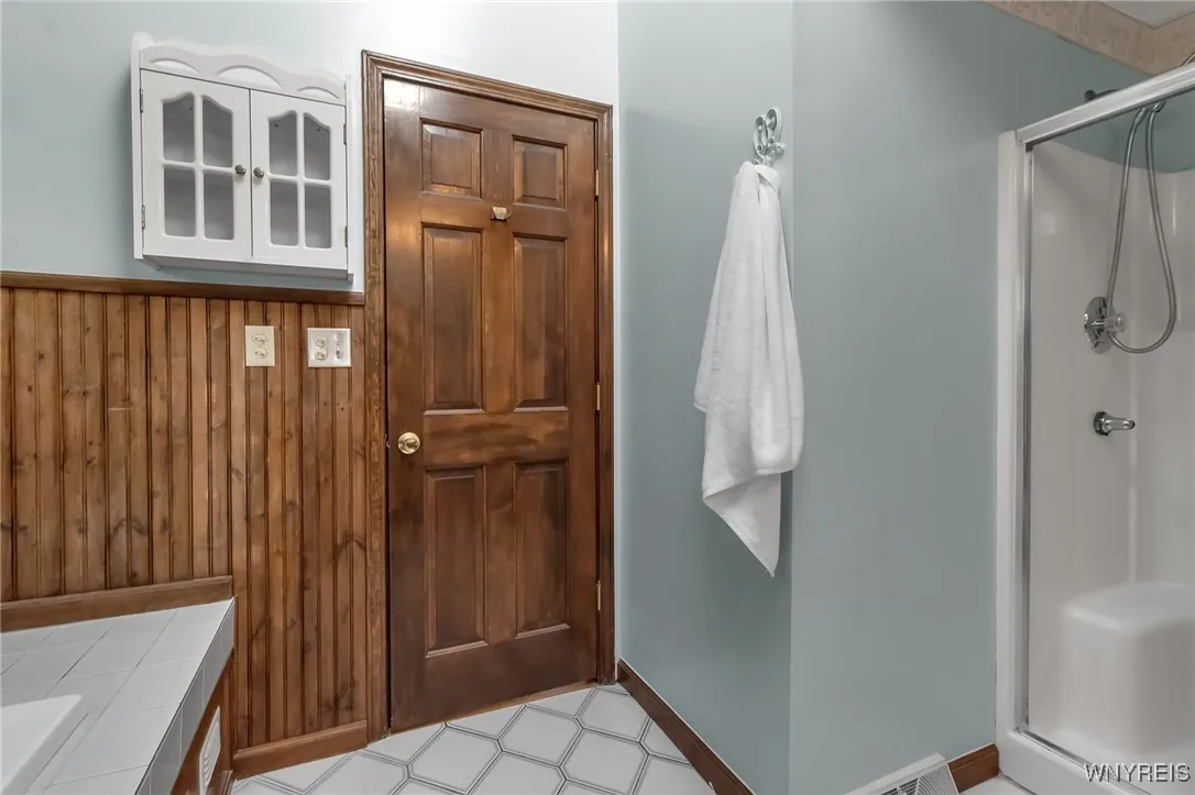 198 Hickory Hill Road, Amherst, New York 14221, Amherst, New York 14221, 2 Bedrooms Bedrooms, 7 Rooms Rooms,2 BathroomsBathrooms,Residential,For Sale,198 Hickory Hill Road, Amherst, New York 14221,B1620339