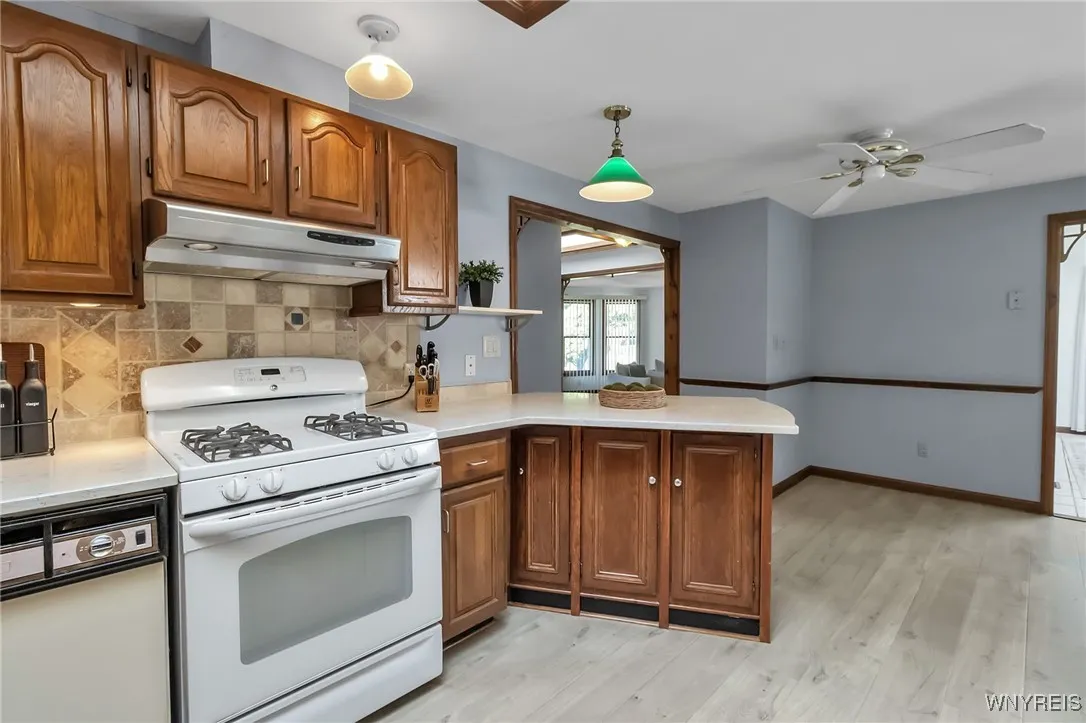 198 Hickory Hill Road, Amherst, New York 14221, Amherst, New York 14221, 2 Bedrooms Bedrooms, 7 Rooms Rooms,2 BathroomsBathrooms,Residential,For Sale,198 Hickory Hill Road, Amherst, New York 14221,B1620339