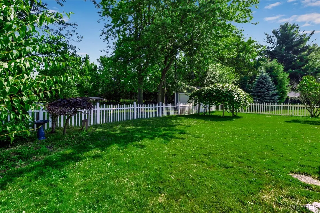 198 Hickory Hill Road, Amherst, New York 14221, Amherst, New York 14221, 2 Bedrooms Bedrooms, 7 Rooms Rooms,2 BathroomsBathrooms,Residential,For Sale,198 Hickory Hill Road, Amherst, New York 14221,B1620339