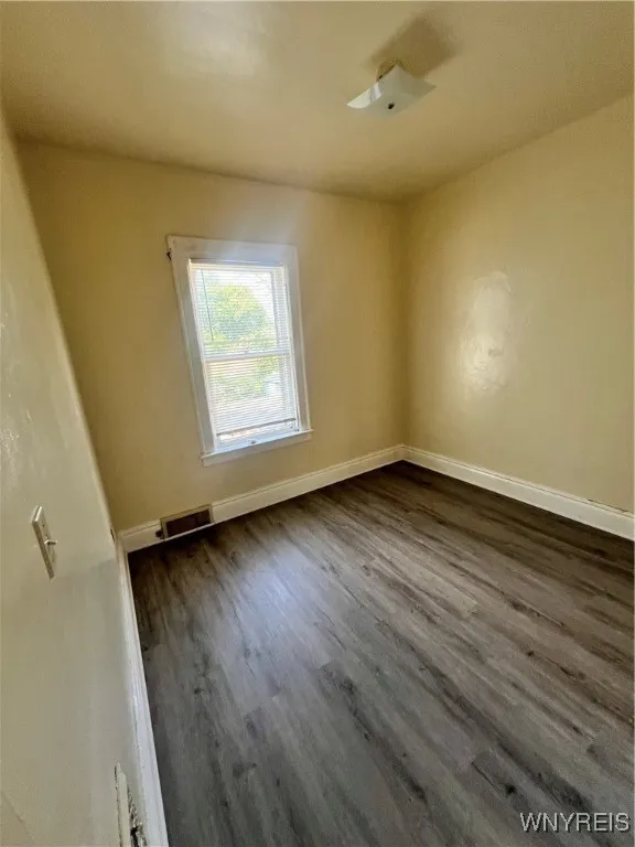 148 Riverside Avenue, Buffalo, New York 14207, Buffalo, New York 14207, 1 Bedroom Bedrooms, 3 Rooms Rooms,1 BathroomBathrooms,Residential Lease,For Rent,148 Riverside Avenue, Buffalo, New York 14207,B1622157