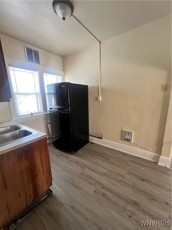 148 Riverside Avenue, Buffalo, New York 14207, Buffalo, New York 14207, 1 Bedroom Bedrooms, 3 Rooms Rooms,1 BathroomBathrooms,Residential Lease,For Rent,148 Riverside Avenue, Buffalo, New York 14207,B1622157