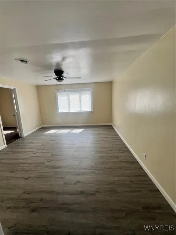 366 Curtiss Street, Buffalo, New York 14212, Buffalo, New York 14212, 2 Bedrooms Bedrooms, 4 Rooms Rooms,1 BathroomBathrooms,Residential Lease,For Rent,366 Curtiss Street, Buffalo, New York 14212,B1622161