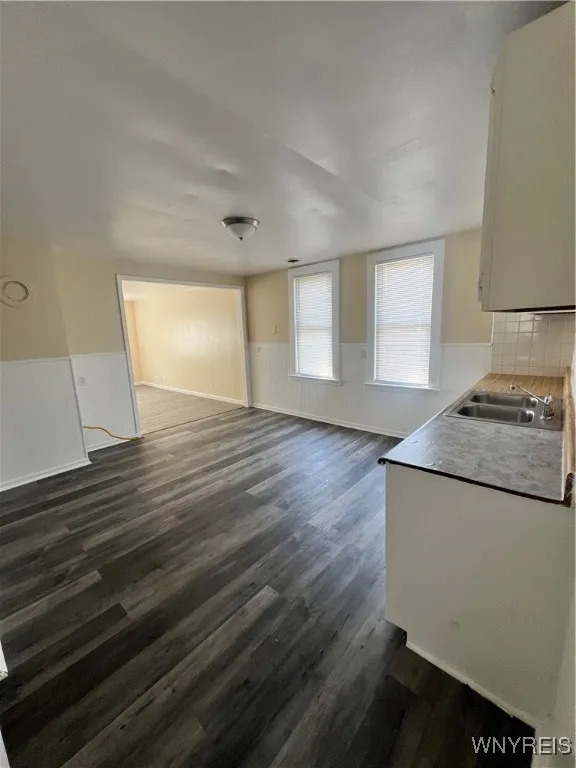 366 Curtiss Street, Buffalo, New York 14212, Buffalo, New York 14212, 2 Bedrooms Bedrooms, 4 Rooms Rooms,1 BathroomBathrooms,Residential Lease,For Rent,366 Curtiss Street, Buffalo, New York 14212,B1622161