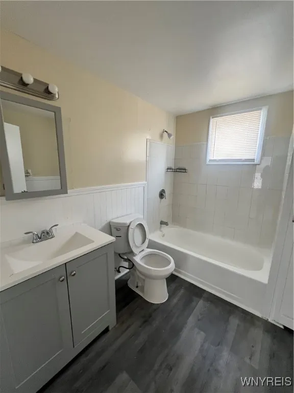 366 Curtiss Street, Buffalo, New York 14212, Buffalo, New York 14212, 2 Bedrooms Bedrooms, 4 Rooms Rooms,1 BathroomBathrooms,Residential Lease,For Rent,366 Curtiss Street, Buffalo, New York 14212,B1622161