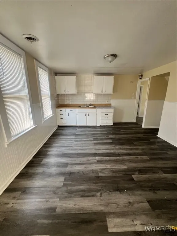 366 Curtiss Street, Buffalo, New York 14212, Buffalo, New York 14212, 2 Bedrooms Bedrooms, 4 Rooms Rooms,1 BathroomBathrooms,Residential Lease,For Rent,366 Curtiss Street, Buffalo, New York 14212,B1622161