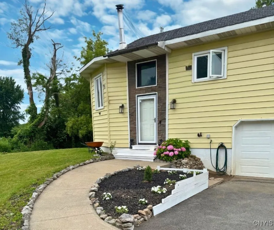 10830 Cosby Manor Road, Deerfield, New York 13502, Deerfield, New York 13502, 3 Bedrooms Bedrooms, 7 Rooms Rooms,3 BathroomsBathrooms,Residential,For Sale,10830 Cosby Manor Road, Deerfield, New York 13502,S1622156