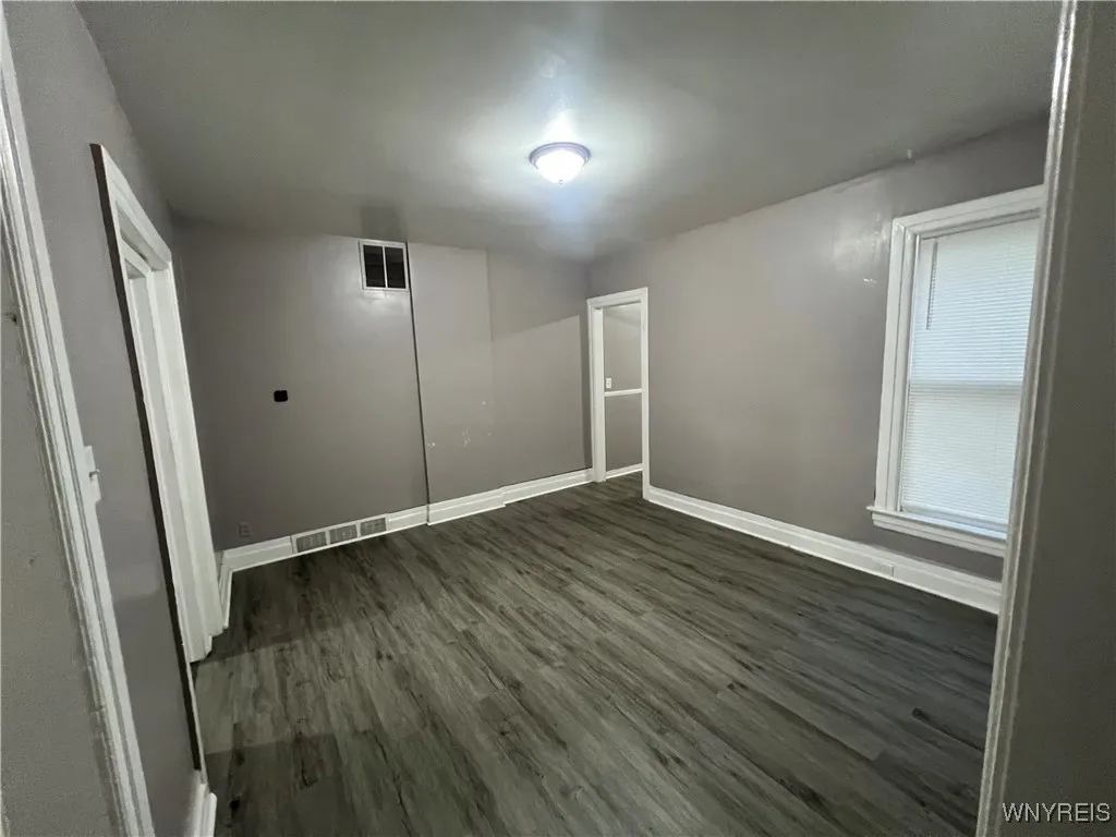457 6th Street, Niagara Falls, New York 14301, Niagara Falls, New York 14301, 4 Bedrooms Bedrooms, 6 Rooms Rooms,1 BathroomBathrooms,Residential Lease,For Rent,457 6th Street, Niagara Falls, New York 14301,B1622182