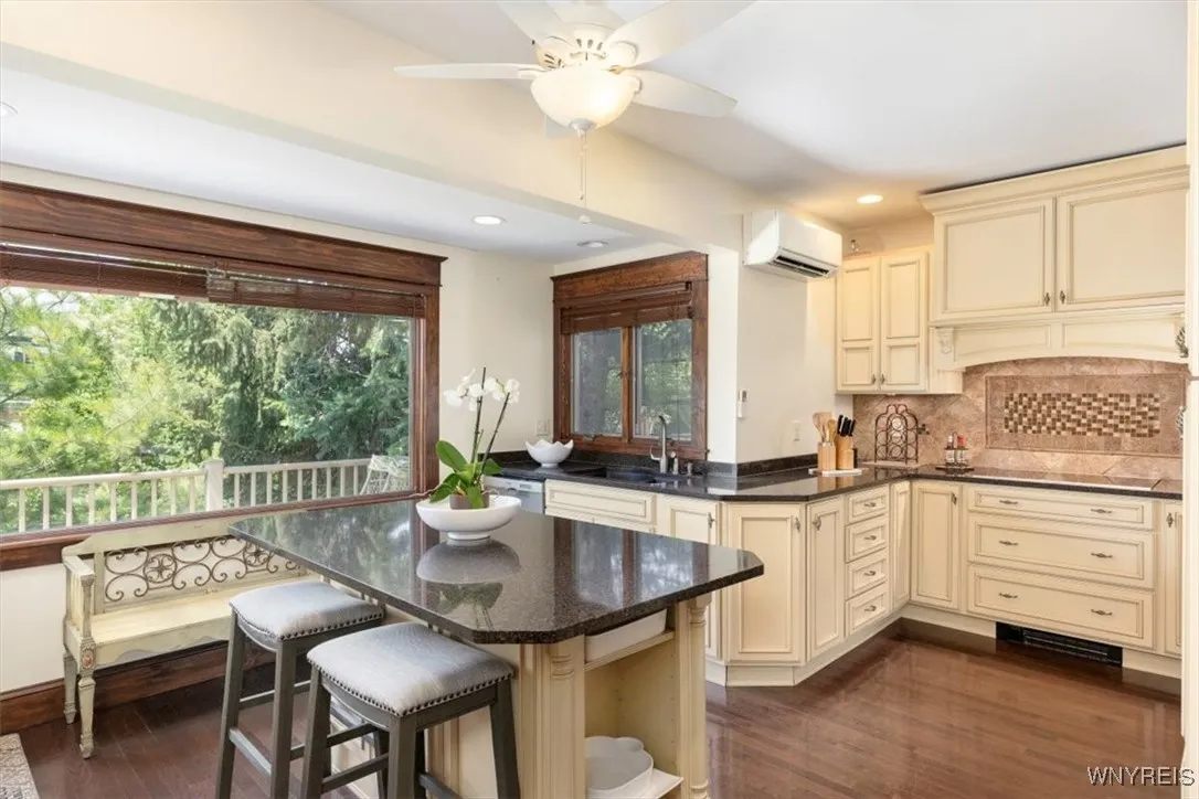 Gourmet kitchen