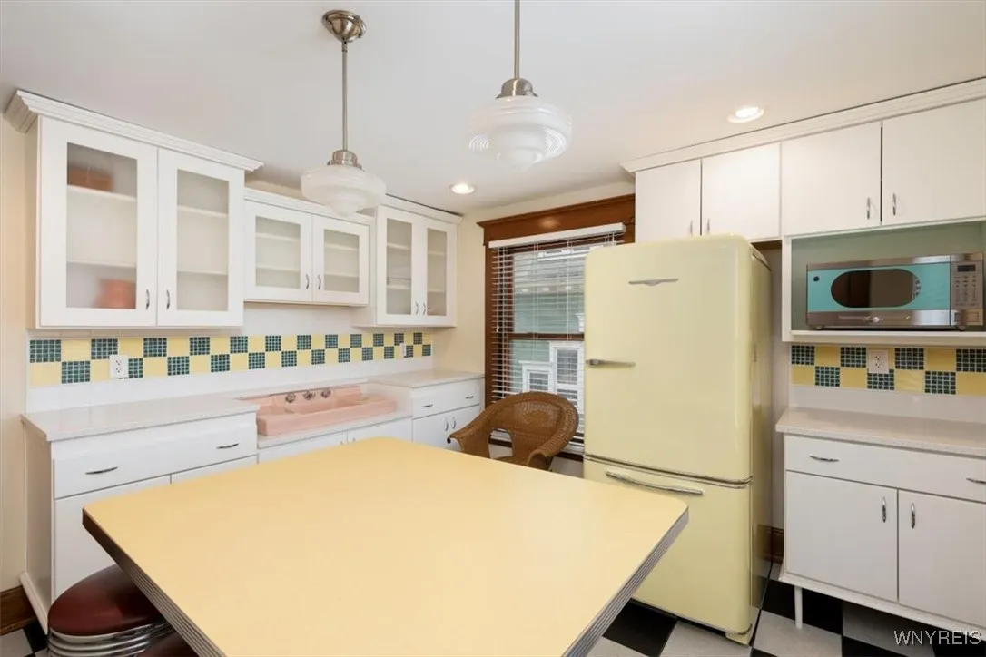 60 Parker Avenue, Buffalo, New York 14214, Buffalo, New York 14214, 5 Bedrooms Bedrooms, 12 Rooms Rooms,4 BathroomsBathrooms,Residential,For Sale,60 Parker Avenue, Buffalo, New York 14214,B1621623