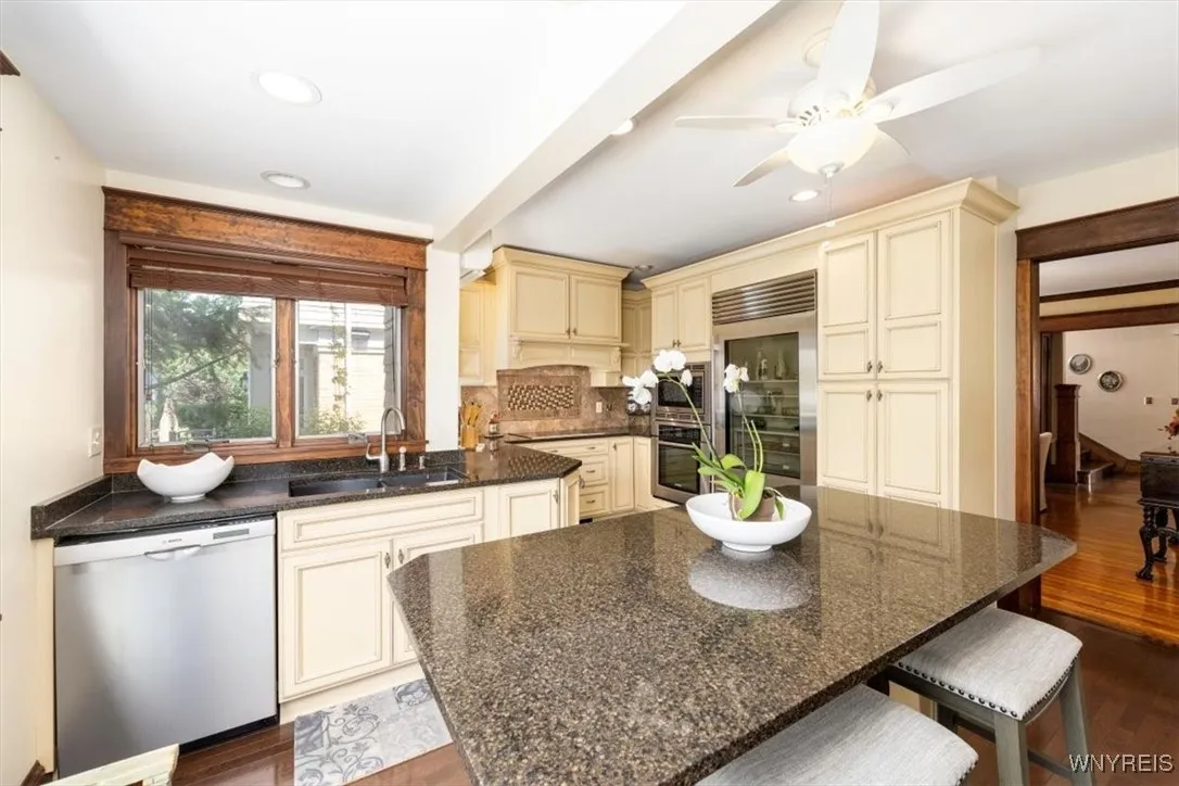 60 Parker Avenue, Buffalo, New York 14214, Buffalo, New York 14214, 5 Bedrooms Bedrooms, 12 Rooms Rooms,4 BathroomsBathrooms,Residential,For Sale,60 Parker Avenue, Buffalo, New York 14214,B1621623