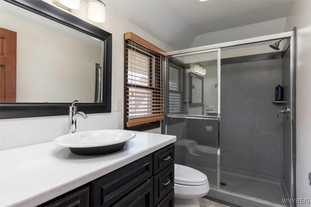 En-suite bathroom