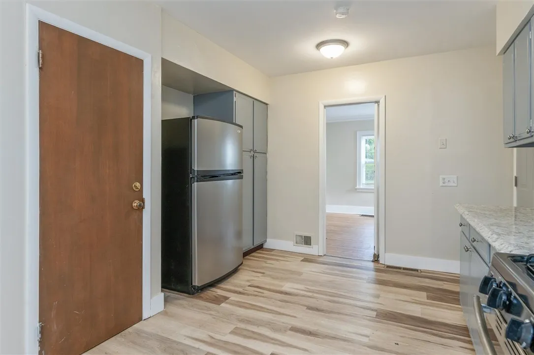 425 Highland Avenue, Rochester, New York 14620, Rochester, New York 14620, 3 Bedrooms Bedrooms, 8 Rooms Rooms,2 BathroomsBathrooms,Residential Lease,For Rent,425 Highland Avenue, Rochester, New York 14620,R1622193