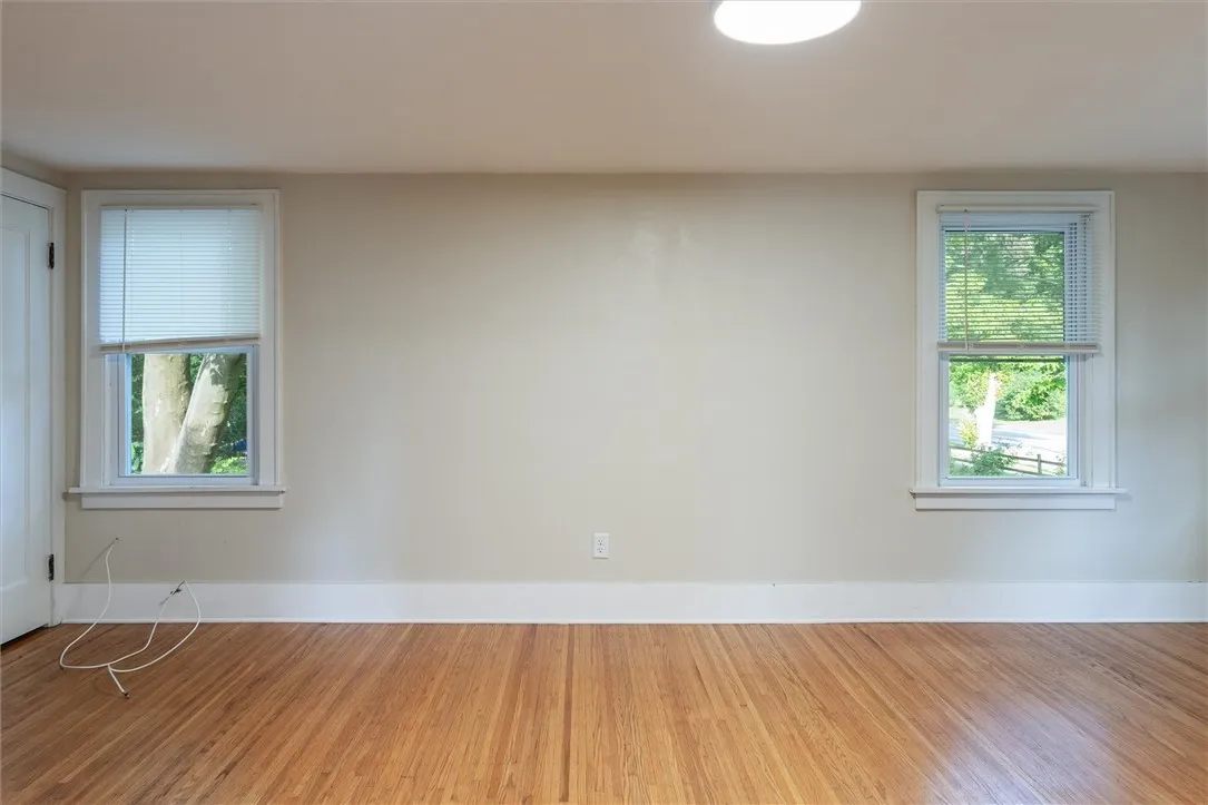 425 Highland Avenue, Rochester, New York 14620, Rochester, New York 14620, 3 Bedrooms Bedrooms, 8 Rooms Rooms,2 BathroomsBathrooms,Residential Lease,For Rent,425 Highland Avenue, Rochester, New York 14620,R1622193