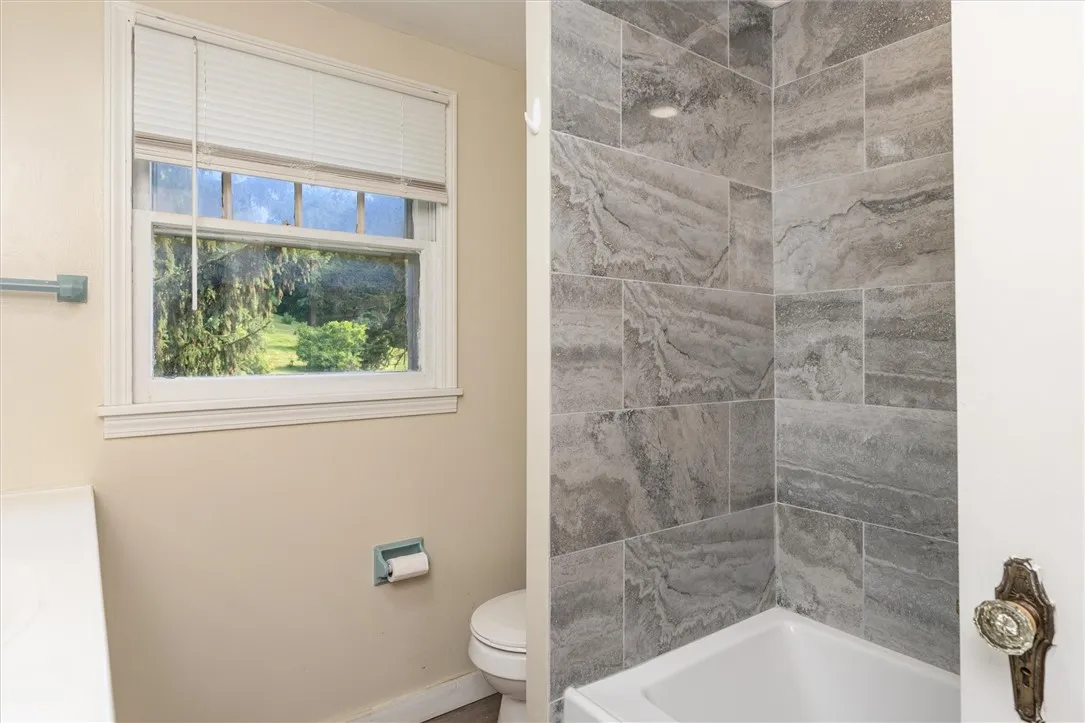 425 Highland Avenue, Rochester, New York 14620, Rochester, New York 14620, 3 Bedrooms Bedrooms, 8 Rooms Rooms,2 BathroomsBathrooms,Residential Lease,For Rent,425 Highland Avenue, Rochester, New York 14620,R1622193