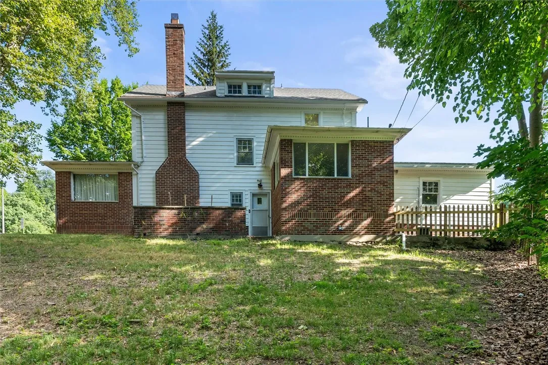 425 Highland Avenue, Rochester, New York 14620, Rochester, New York 14620, 3 Bedrooms Bedrooms, 8 Rooms Rooms,2 BathroomsBathrooms,Residential Lease,For Rent,425 Highland Avenue, Rochester, New York 14620,R1622193
