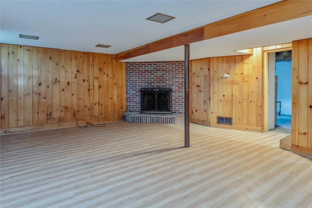 425 Highland Avenue, Rochester, New York 14620, Rochester, New York 14620, 3 Bedrooms Bedrooms, 8 Rooms Rooms,2 BathroomsBathrooms,Residential Lease,For Rent,425 Highland Avenue, Rochester, New York 14620,R1622193