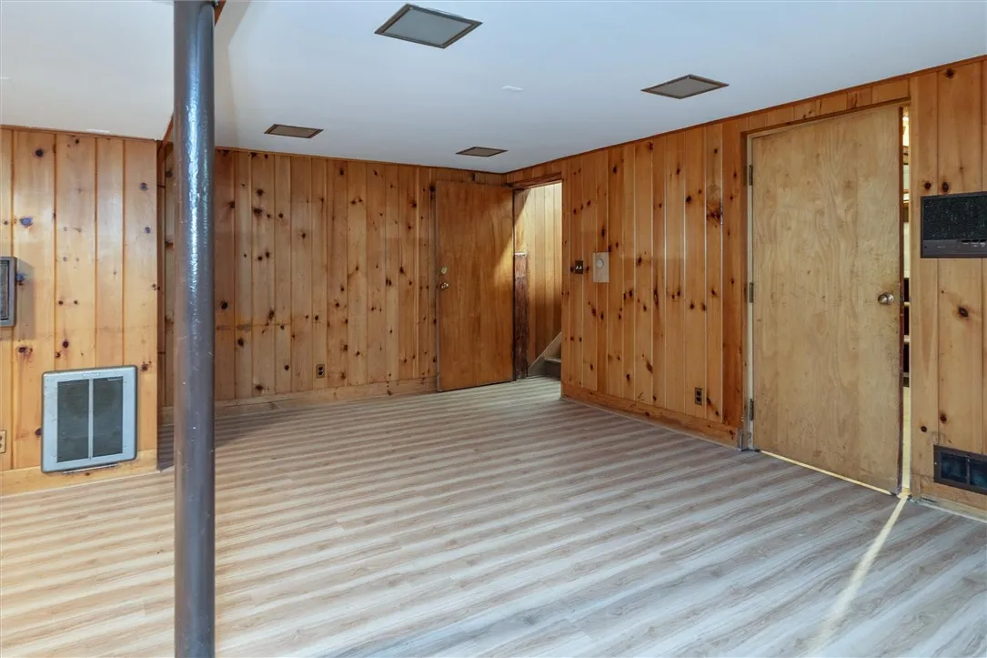 425 Highland Avenue, Rochester, New York 14620, Rochester, New York 14620, 3 Bedrooms Bedrooms, 8 Rooms Rooms,2 BathroomsBathrooms,Residential Lease,For Rent,425 Highland Avenue, Rochester, New York 14620,R1622193