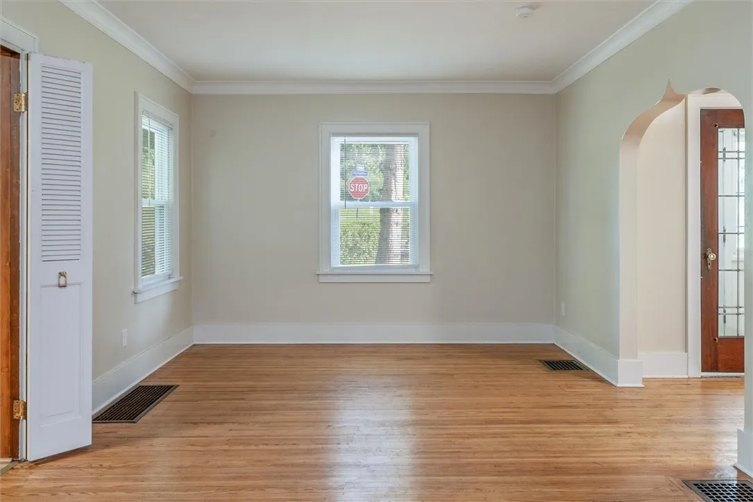 425 Highland Avenue, Rochester, New York 14620, Rochester, New York 14620, 3 Bedrooms Bedrooms, 8 Rooms Rooms,2 BathroomsBathrooms,Residential Lease,For Rent,425 Highland Avenue, Rochester, New York 14620,R1622193