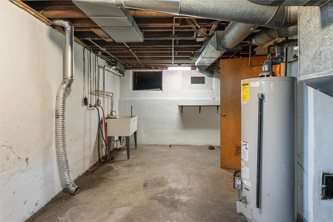 425 Highland Avenue, Rochester, New York 14620, Rochester, New York 14620, 3 Bedrooms Bedrooms, 8 Rooms Rooms,2 BathroomsBathrooms,Residential Lease,For Rent,425 Highland Avenue, Rochester, New York 14620,R1622193
