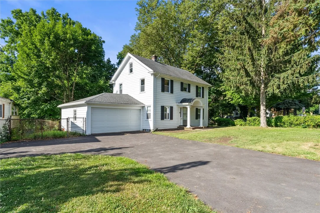 425 Highland Avenue, Rochester, New York 14620, Rochester, New York 14620, 3 Bedrooms Bedrooms, 8 Rooms Rooms,2 BathroomsBathrooms,Residential Lease,For Rent,425 Highland Avenue, Rochester, New York 14620,R1622193