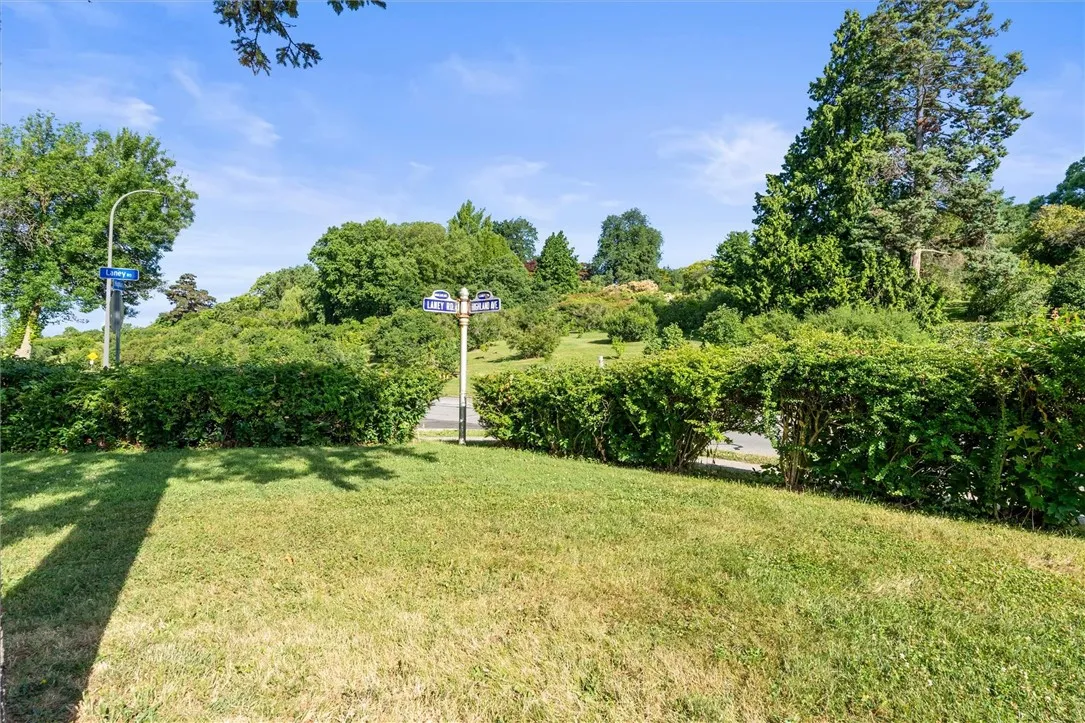 425 Highland Avenue, Rochester, New York 14620, Rochester, New York 14620, 3 Bedrooms Bedrooms, 8 Rooms Rooms,2 BathroomsBathrooms,Residential Lease,For Rent,425 Highland Avenue, Rochester, New York 14620,R1622193