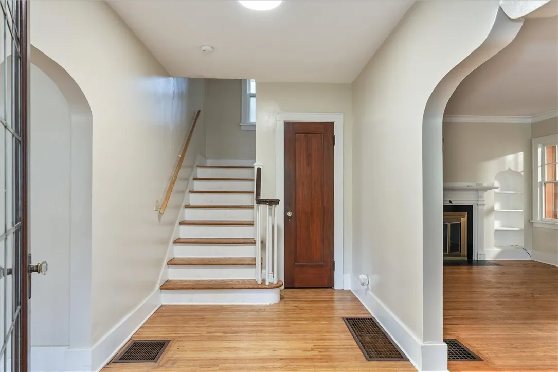 425 Highland Avenue, Rochester, New York 14620, Rochester, New York 14620, 3 Bedrooms Bedrooms, 8 Rooms Rooms,2 BathroomsBathrooms,Residential Lease,For Rent,425 Highland Avenue, Rochester, New York 14620,R1622193