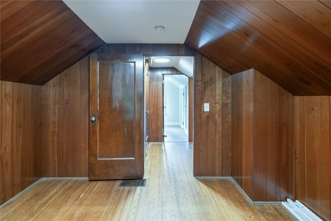 425 Highland Avenue, Rochester, New York 14620, Rochester, New York 14620, 3 Bedrooms Bedrooms, 8 Rooms Rooms,2 BathroomsBathrooms,Residential Lease,For Rent,425 Highland Avenue, Rochester, New York 14620,R1622193