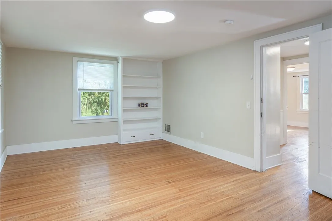 425 Highland Avenue, Rochester, New York 14620, Rochester, New York 14620, 3 Bedrooms Bedrooms, 8 Rooms Rooms,2 BathroomsBathrooms,Residential Lease,For Rent,425 Highland Avenue, Rochester, New York 14620,R1622193