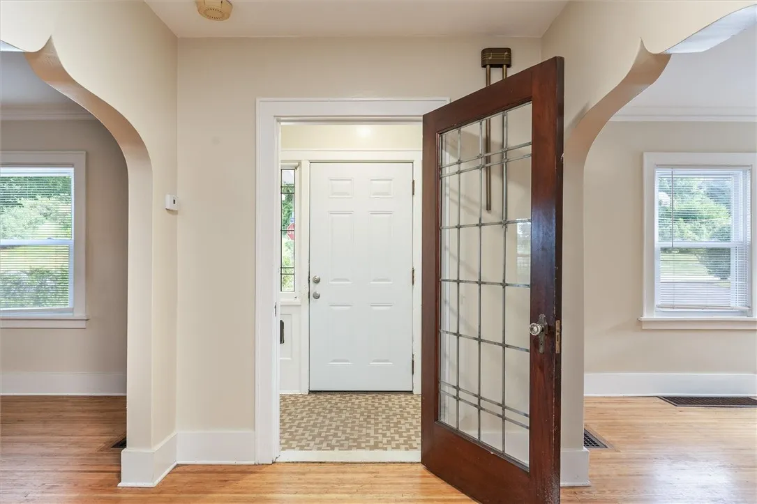 425 Highland Avenue, Rochester, New York 14620, Rochester, New York 14620, 3 Bedrooms Bedrooms, 8 Rooms Rooms,2 BathroomsBathrooms,Residential Lease,For Rent,425 Highland Avenue, Rochester, New York 14620,R1622193