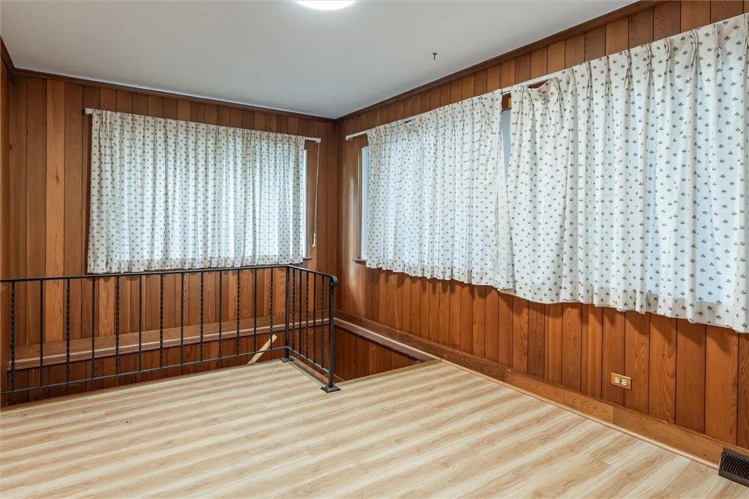 425 Highland Avenue, Rochester, New York 14620, Rochester, New York 14620, 3 Bedrooms Bedrooms, 8 Rooms Rooms,2 BathroomsBathrooms,Residential Lease,For Rent,425 Highland Avenue, Rochester, New York 14620,R1622193