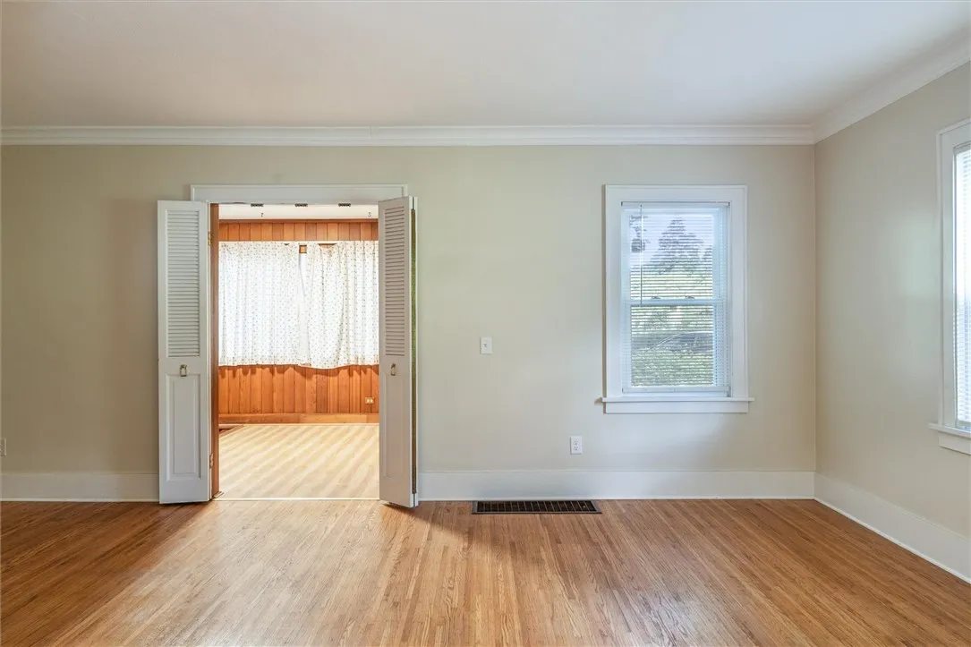 425 Highland Avenue, Rochester, New York 14620, Rochester, New York 14620, 3 Bedrooms Bedrooms, 8 Rooms Rooms,2 BathroomsBathrooms,Residential Lease,For Rent,425 Highland Avenue, Rochester, New York 14620,R1622193