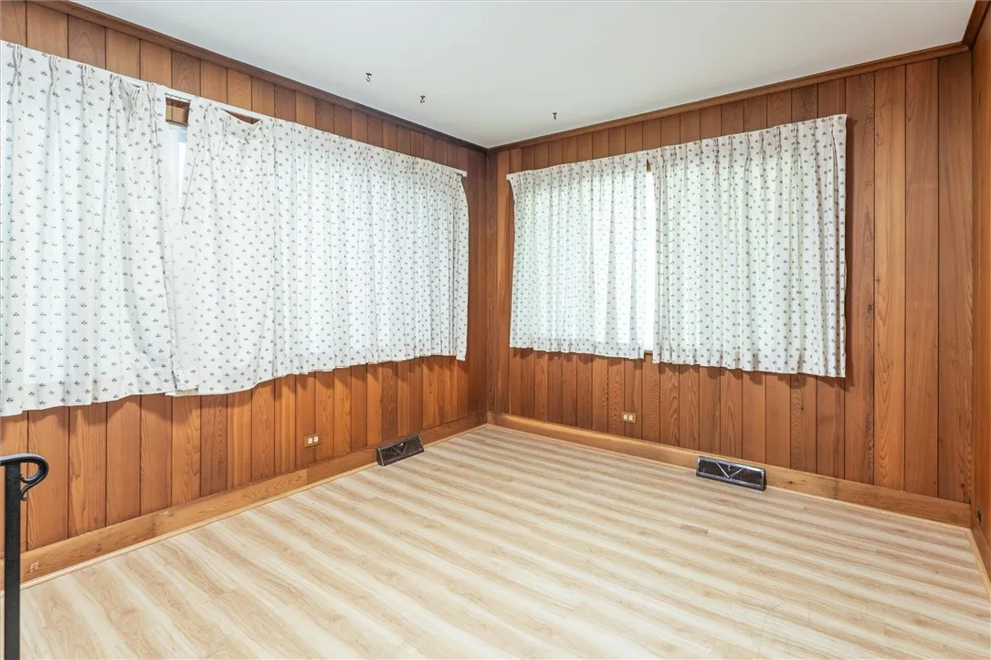 425 Highland Avenue, Rochester, New York 14620, Rochester, New York 14620, 3 Bedrooms Bedrooms, 8 Rooms Rooms,2 BathroomsBathrooms,Residential Lease,For Rent,425 Highland Avenue, Rochester, New York 14620,R1622193