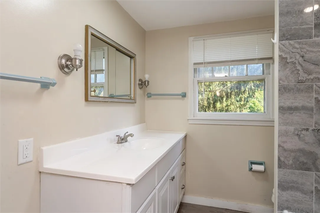425 Highland Avenue, Rochester, New York 14620, Rochester, New York 14620, 3 Bedrooms Bedrooms, 8 Rooms Rooms,2 BathroomsBathrooms,Residential Lease,For Rent,425 Highland Avenue, Rochester, New York 14620,R1622193