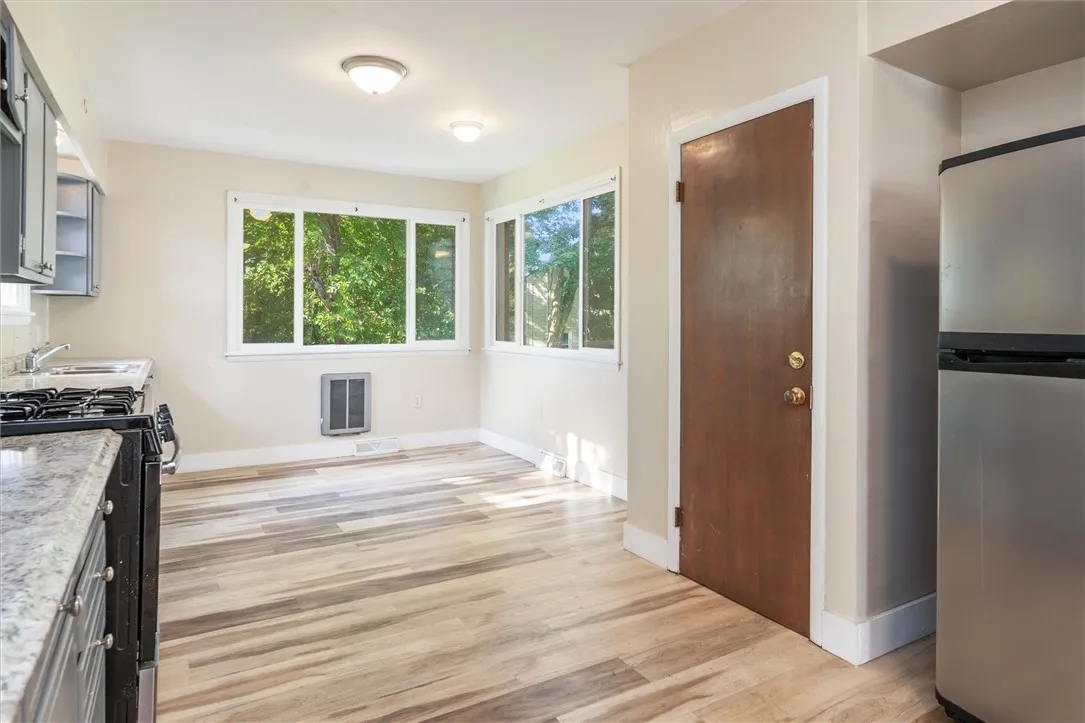 425 Highland Avenue, Rochester, New York 14620, Rochester, New York 14620, 3 Bedrooms Bedrooms, 8 Rooms Rooms,2 BathroomsBathrooms,Residential Lease,For Rent,425 Highland Avenue, Rochester, New York 14620,R1622193